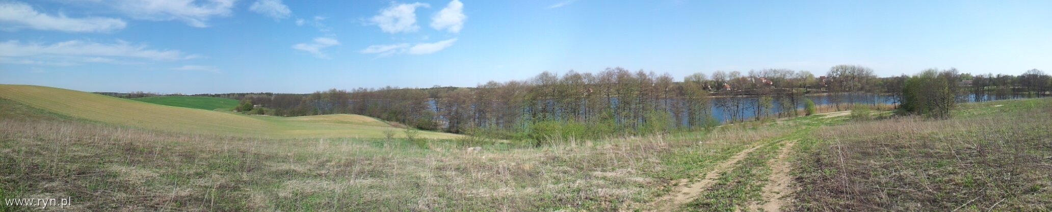 panorama jeziora Ołów od strony pól